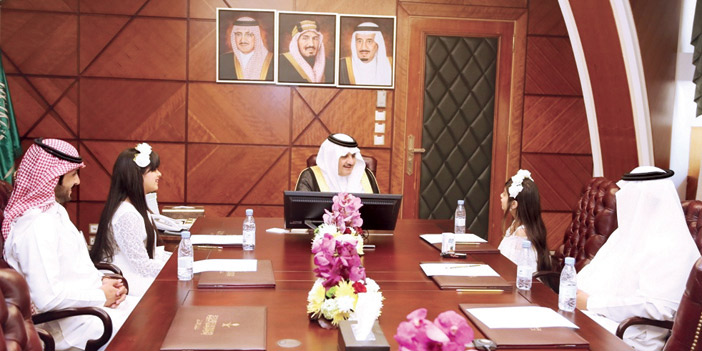  لقطتان من استقبال الأمير سعود بن نايف الطفلتين أريام وحصة