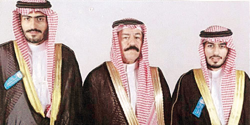   الطالبان فيصل و سلطان مع والدهما