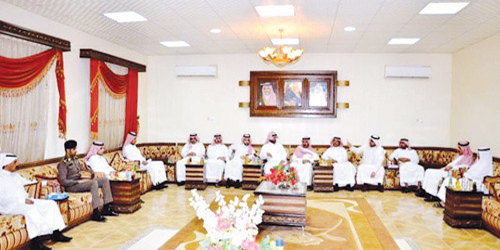   العميد الخميس مع إعلاميي القريات