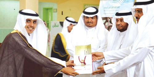   جانب من تكريم منسوبي التعليم