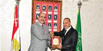 «الدفاع المصري» في الرياض يكرِّم أحمد دسوقي 