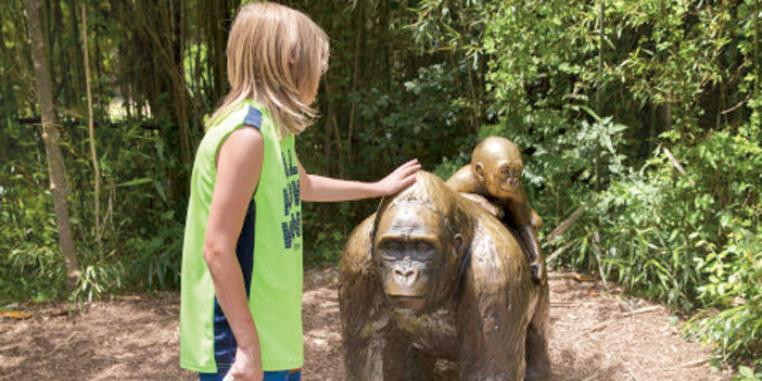  تمثال الغوريلا هارامبي في حديقة الحيوان المجمدة