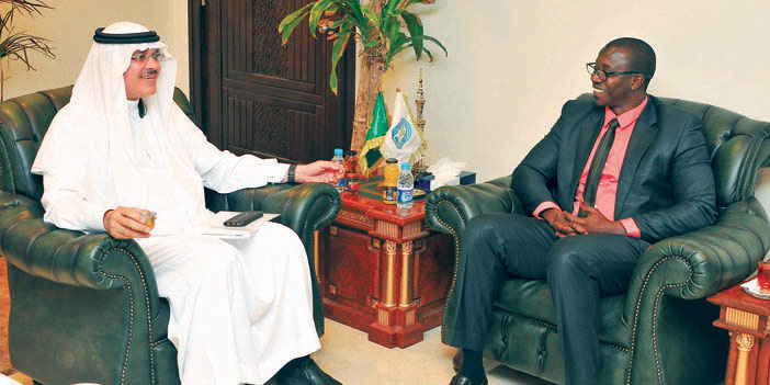   لقاء مدير جامعة طيبة مع القنصل الجامبي
