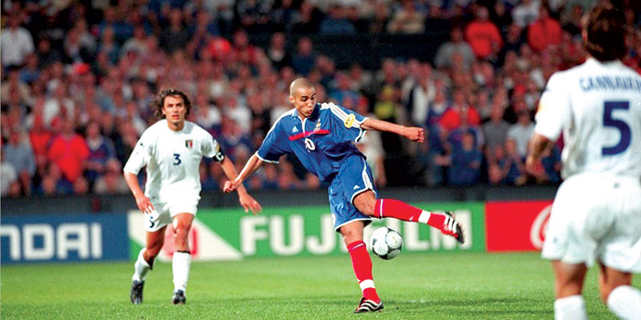 الفرنسيون يقلبون الطاولة على الإيطاليين عام 2000 