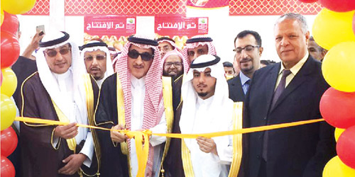  لحظة قص الشريط