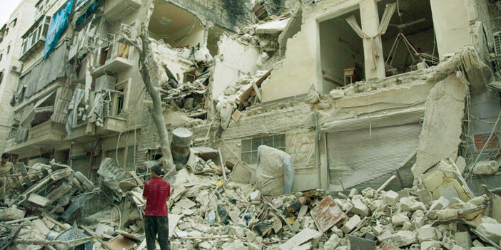  عمارة مهدّمة جراء قصف النظام عليها في حلب.
