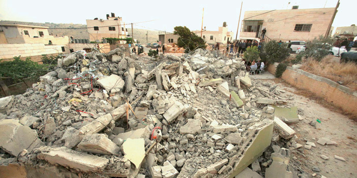   الاحتلال يهدم منزلاً لأسير فلسطيني