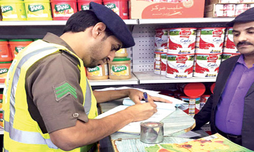 مدني تبوك ينذر أكثر من 100 منشأة مخالفة لأنظمة السلامة 