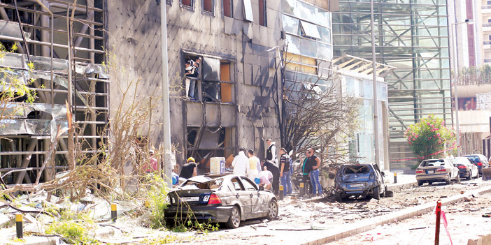  آثار الدمار الذي خلفه الانفجار لمصرف بيروت