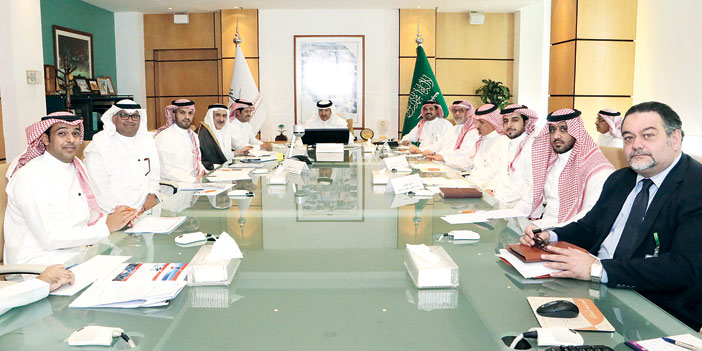   الأمير سلطان خلال اجتماعه برؤساء الجمعيات المهنية السياحية