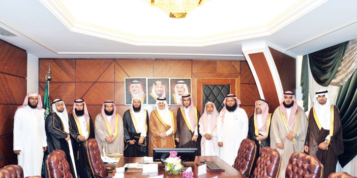  الأمير سعود بن نايف لدى استقباله الشيخ المهنا