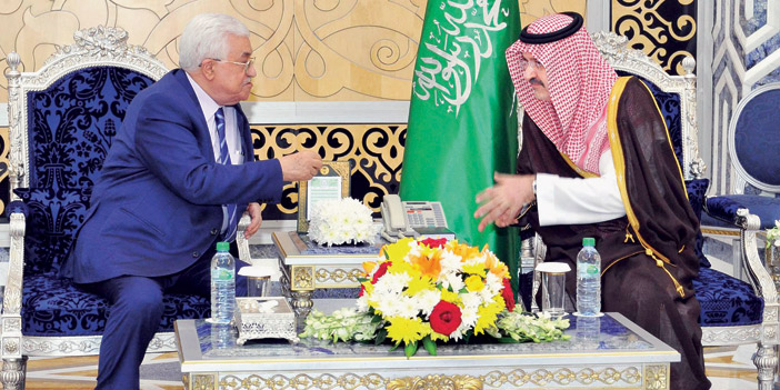  الأمير مشعل بن ماجد مستقبلاً الرئيس محمود عباس