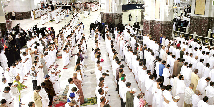  الحرص على الصلاة في رحاب الحرم خلال شهر رمضان المبارك