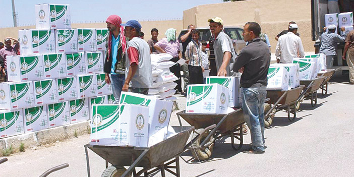  توزيع الطرود الغذائية ووجبات الإفطار على اللاجئين السوريين