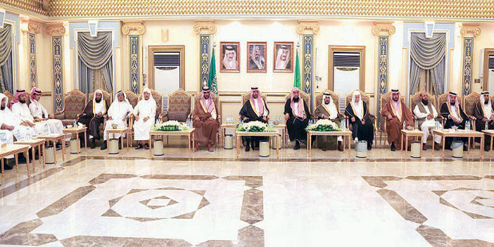  الأمير بندر بن سلمان يتوسط الدعاة والعلماء