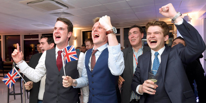  مؤيدو استقلال بريطانيا يحتفلون بعد إعلان نتائج الاستفتاء