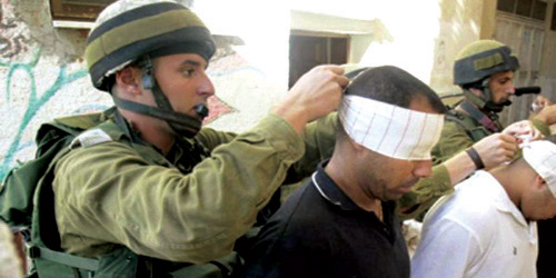  الاحتلال يقتحم رام الله بعشر آليات عسكرية لاختطاف فتى فلسطيني