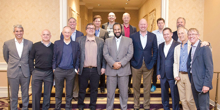   ولي ولي العهد في صورة جماعية مع عدد من رواد الابتكار في الولايات المتحدة