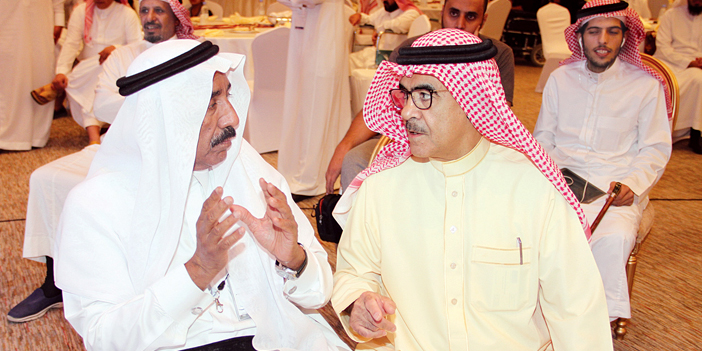  المهندس المطوع يتحدث للزميل المصيبيح