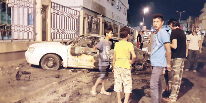   حطام سيارة انفجرت بالقرب من مستشفى في بنغازي
