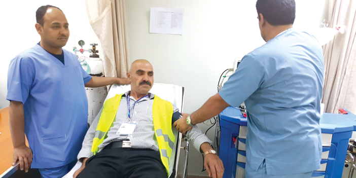   معتمر فلسطيني يتلقى العلاج في مدينة الحجاج بحالة عمار