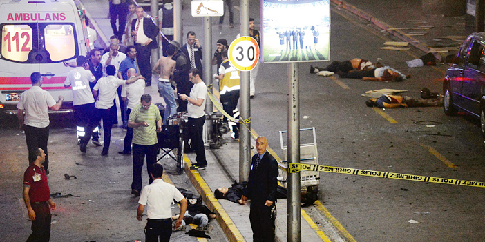  عدد من القتلى والجرحى الذين سقطوا نتيجة التفجير الانتحاري بالمطار
