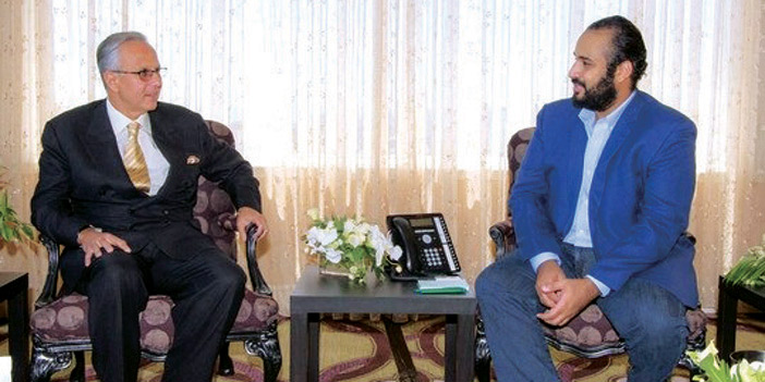  من لقاء سمو ولي ولي العهد مع الرئيس التنفيذي للشركة