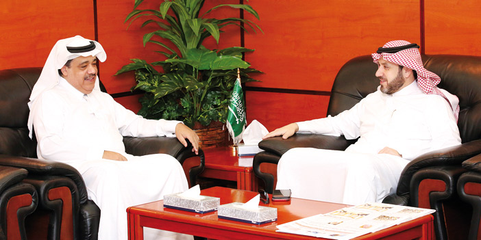  المهندس حسام الصالح مع مدير عام مؤسسة «الجزيرة» للصحافة والطباعة والنشر