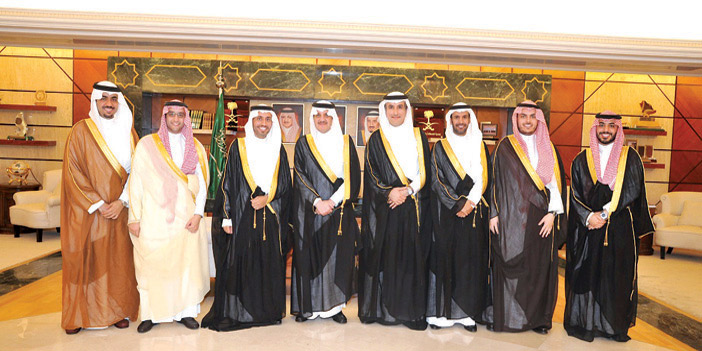  الأمير سعود بن نايف مع أعضاء مجلس إدارة «عقال الشرقية»