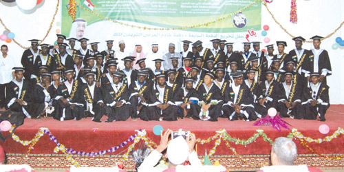  الخريجون في لقطة جماعية