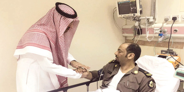  الأمير فيصل بن سلمان يطمئن على صحة رجال الأمن المصابين