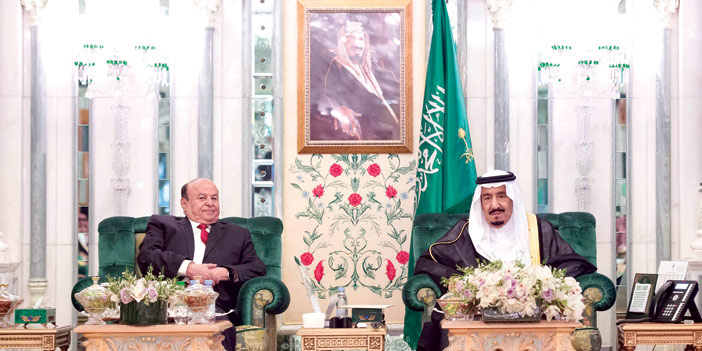   الملك سلمان وإلى جواره الرئيس عبدربه منصور هادي