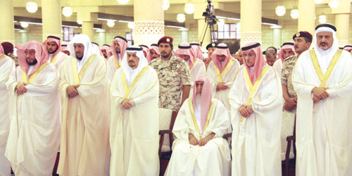   سمو أمير منطقة الرياض يؤدي صلاة العيد
