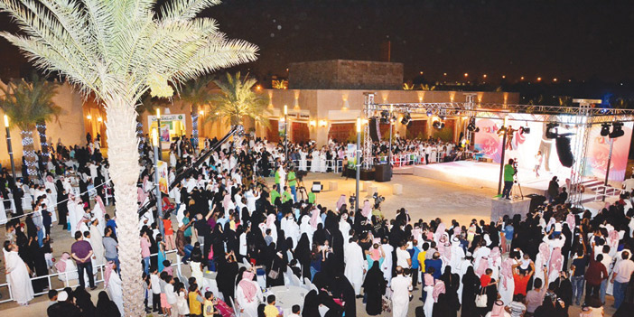  لقطات متنوعة تظهر الإقبال الكبير من العائلات السعودية على فعاليات العيد بمنطقة البجيري التاريخية
