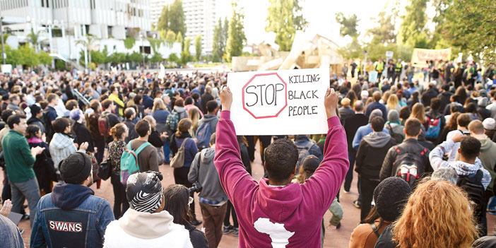   آلاف المحتجين في ميدان جوستن هيرمان في سان فرانسيسكو، كاليفورنيا اثر أحداث إطلاق النار