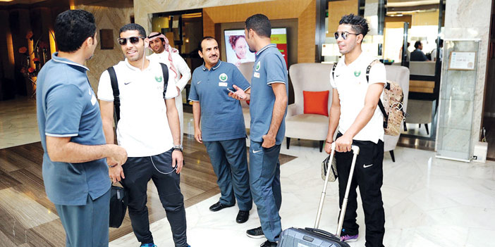  لاعبو الأخضر لحظة تجمعهم في الرياض قبيل المغادرة للنمسا