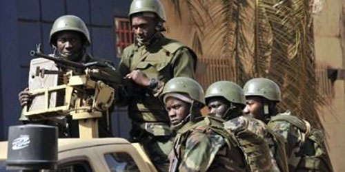 قوات في مالي تطلق النار على متظاهرين وتقتل اثنين 