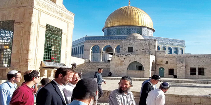  مجموعة من اليهود يقتحمون المسجد الأقصى