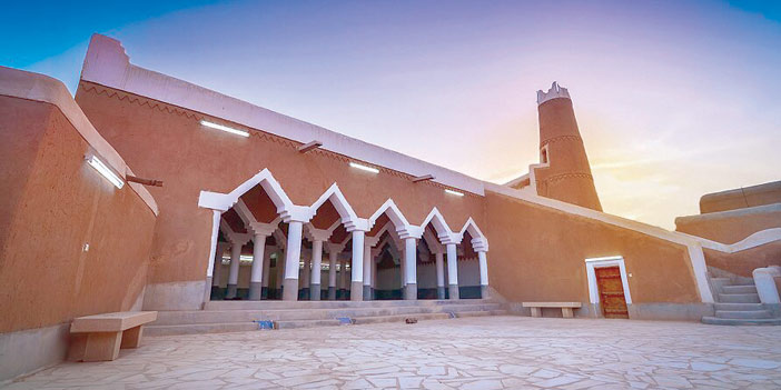 قرية علقة التراثية أصبحت وجهة ومقصداً سياحياً لأهالي محافظة الزلفي 