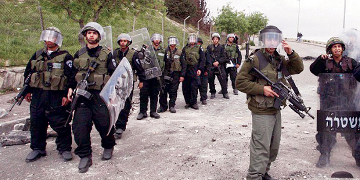  قوات الاحتلال تواصل محاصرة منطقة الخليل