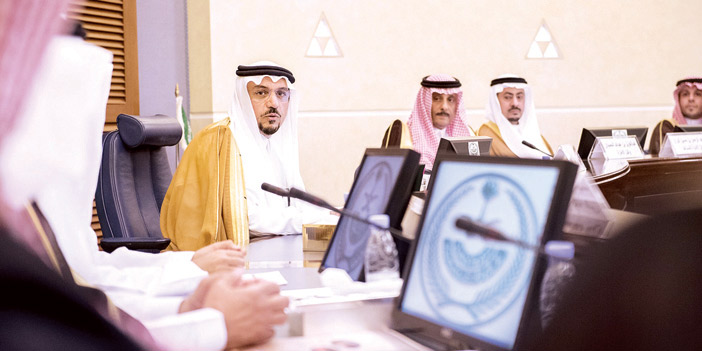  الأمير فيصل بن مشعل أثناء الاجتماع