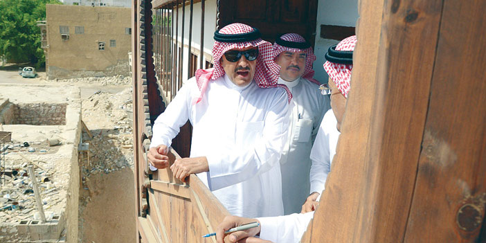   الأمير سلطان بن سلمان يتفقد مشاريع الترميم في المنطقة التاريخية بينبع