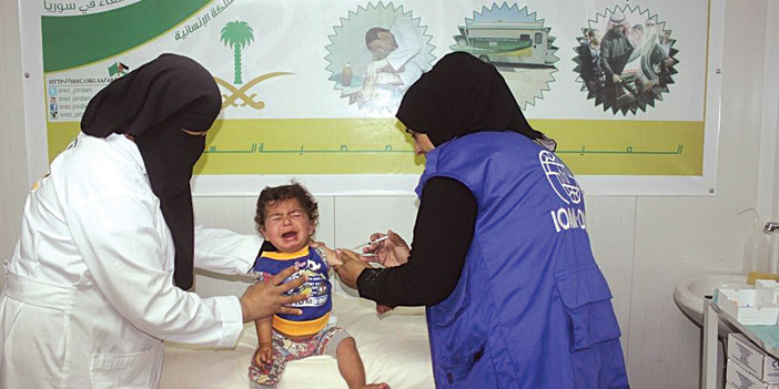  الفريق الطبي يقدم الجرعات واللقاحات لأطفال اللاجئين السوريين