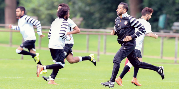  جانب من تدريبات الشباب