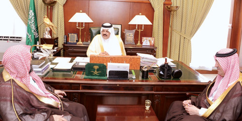  الأمير عبد العزيز بن سعد أثناء لقائه السنوسي والنوح