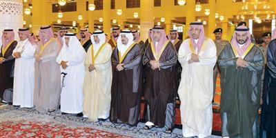 أمير منطقة الرياض يؤدي صلاة الميت على الأميرة حصة بنت محمد بن سعود الكبير 