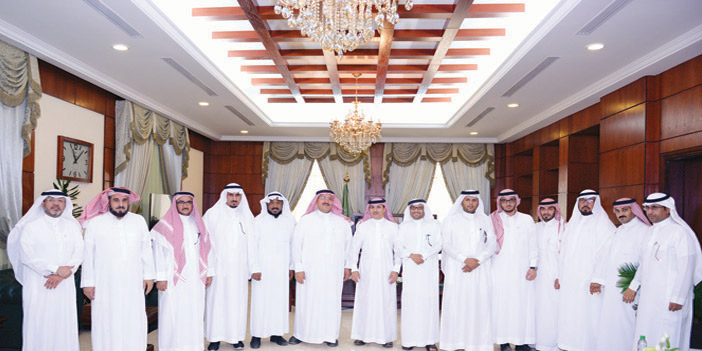   من زيارة مسؤولي الزراعة لمحافظ عنيزة