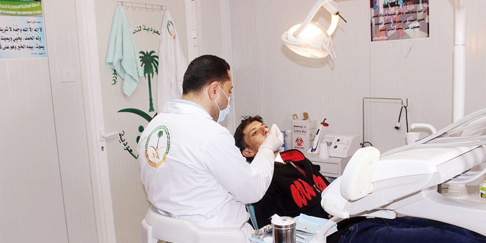  الفريق الطبي يقدم الخدمات الطبية للاجئين السوريين