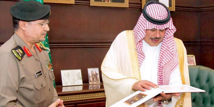  الأمير مشاري بن سعود يطلع على التقرير