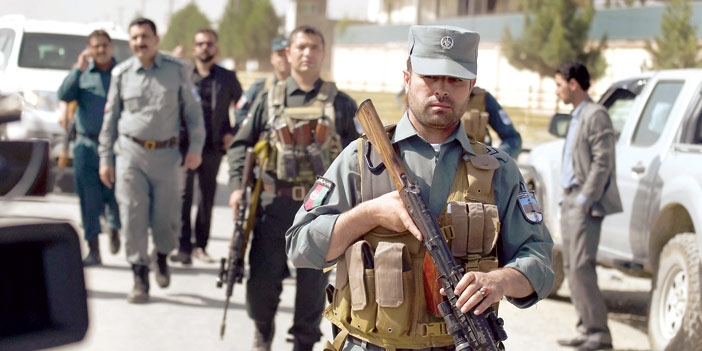   قوات الأمن الأفغانية قرب موقع الانفجار